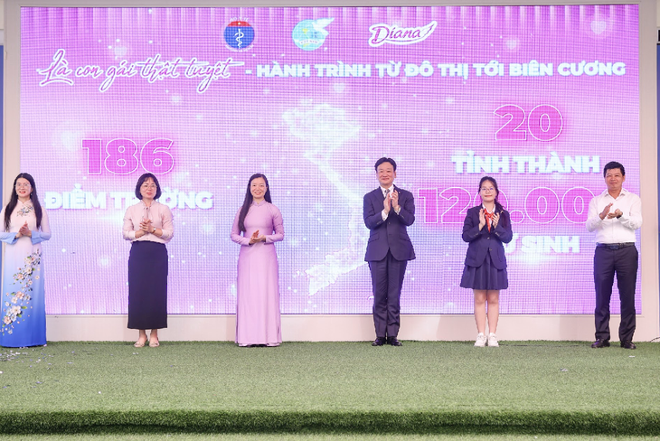 Bé gái lớp 5 nhét dị vật vào âm đạo vì tưởng bị thương khi có kinh nguyệt - Ảnh 1.