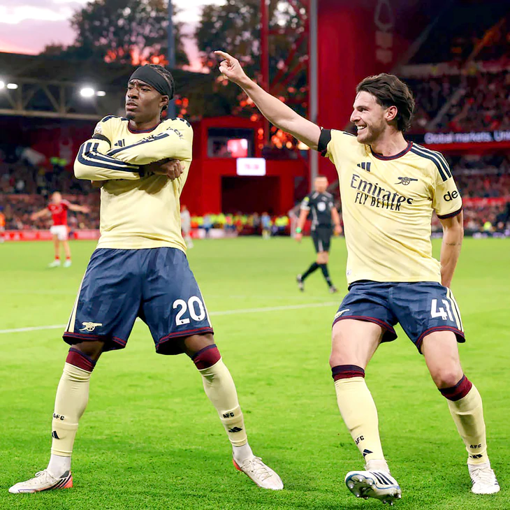 Arsenal thắng nhọc nhằn để bám đuổi Man City - Ảnh 2.