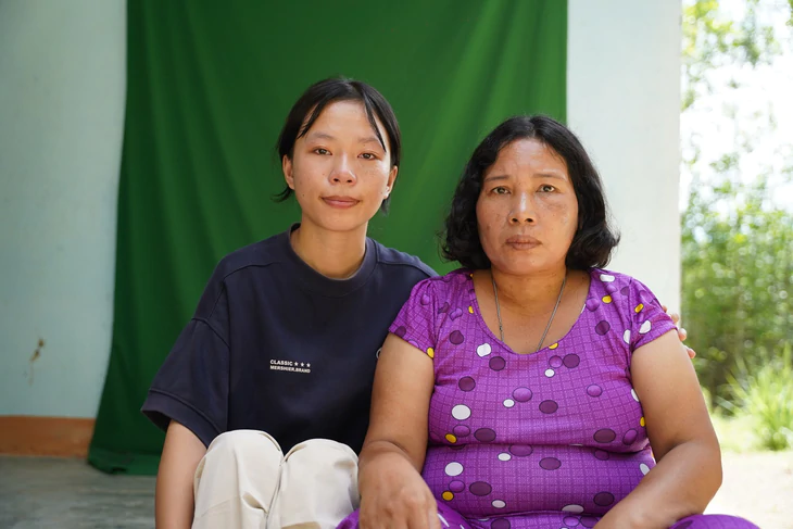 Cô sinh viên 'đi tìm mẹ trong mưa gió' được bạn đọc hỗ trợ 80 triệu đồng - Ảnh 1.