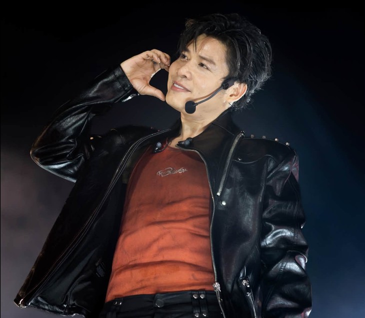 Nguyễn Văn Chung trong concert Anh trai vượt ngàn chông gai: Cột sống cụ ổn không? - Ảnh 2.
