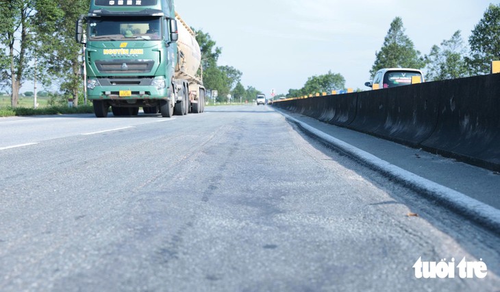 Tạm dừng thu phí hai trạm cầu Bến Thủy 30 ngày, chủ đầu tư nói gì? - Ảnh 1.