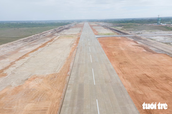 Quảng Trị 'bàn chuyện' khai thác đồng thời 2 sân bay, là hub trung chuyển, bay charter quốc tế - Ảnh 2.