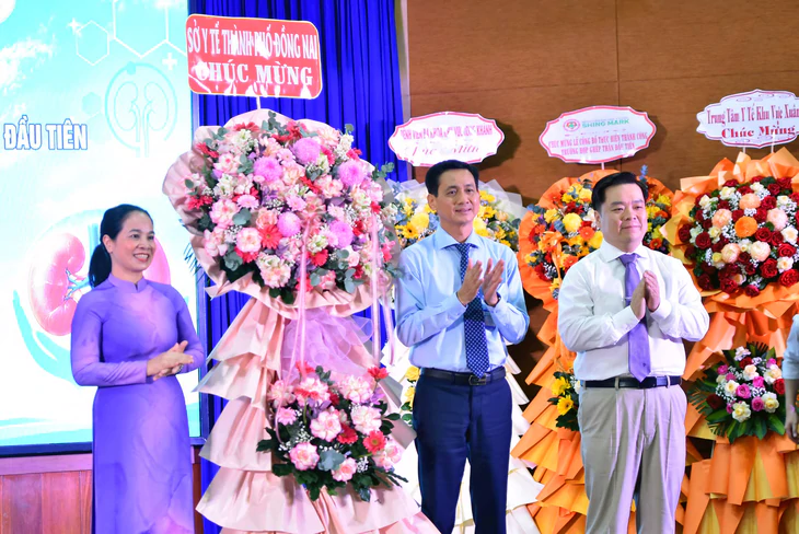 Đồng Nai công bố ca ghép tạng thành công đầu tiên, chồng hiến thận cho vợ - Ảnh 4.