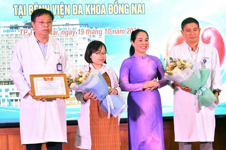 Đồng Nai công bố ca ghép tạng thành công đầu tiên, chồng hiến thận cho vợ - Ảnh 6.