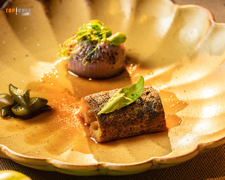 Đầu bếp Khắc Linh chiến thắng Top Chef bằng món ăn từ yến tiệc cung đình Huế - Ảnh 1.