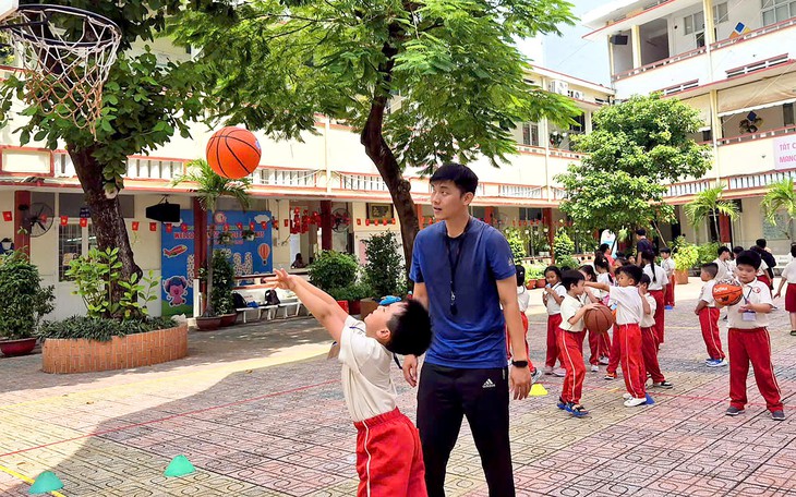 Thực hiện Thông tư 85: trường phải tổ chức hoạt động giáo dục tăng cường, dù không được thu phí - Ảnh 4.