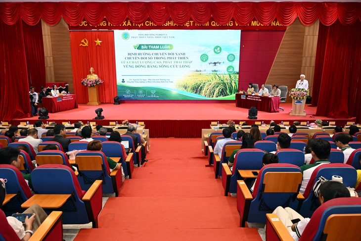 Một trường đại học ở Vĩnh Long ‘hiến kế’ trồng lúa phát thải thấp, mở đường vào thị trường carbon - Ảnh 2.