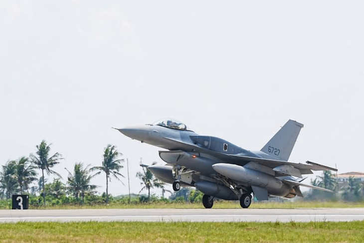 Đài Loan sắp đón 2 tiêm kích F-16V đầu tiên của thương vụ 8 tỉ USD với Mỹ - Ảnh 1.