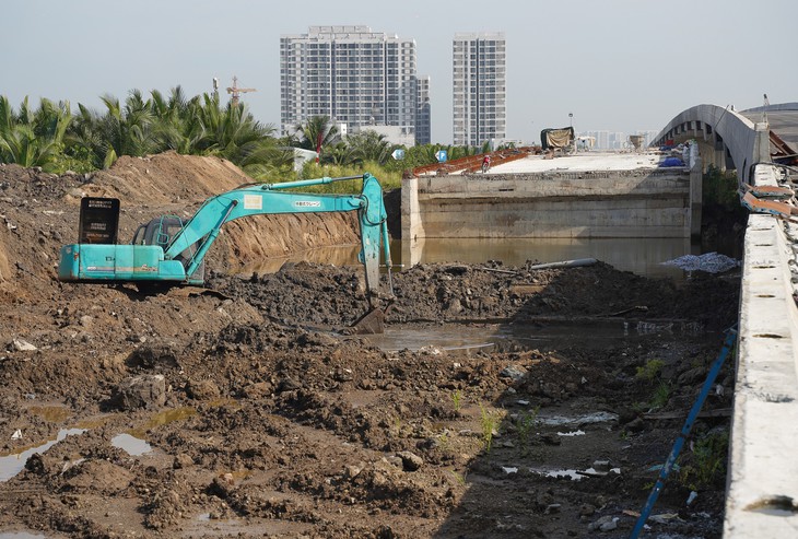 Phó chủ tịch UBND TP.HCM Hoàng Nguyên Dinh: Tăng tốc tiến độ, thông xe 17km đoạn trên cao vành đai 3 vào tháng 11-2026 - Ảnh 3.