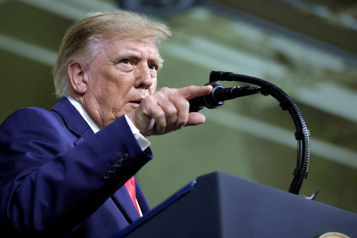 Ông Trump dọa đánh Iran 'rất mạnh' nếu dính líu vụ Flydubai - Ảnh 1.
