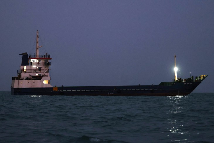 Vì sao dầu thô qua eo biển Hormuz về mức trước xung đột nhưng giá dầu không giảm? - Ảnh 2.