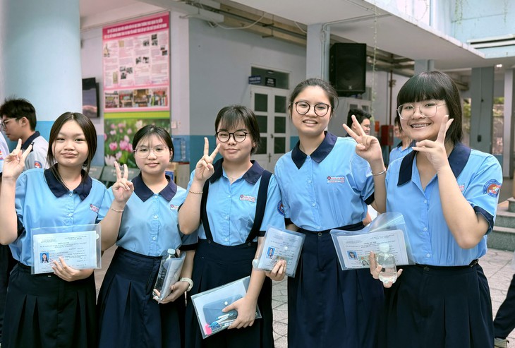 Trường học hạnh phúc: Khi nội quy 'hiện đại' với son môi, wifi... - Ảnh 2.