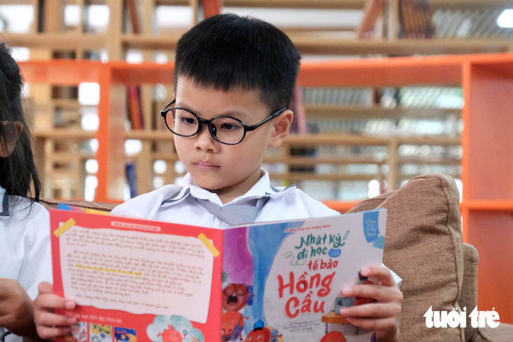 Bộ Giáo dục và Đào tạo: Hoàn thành bộ sách giáo khoa mới từ lớp 1-12, sử dụng từ 2028 - Ảnh 2.