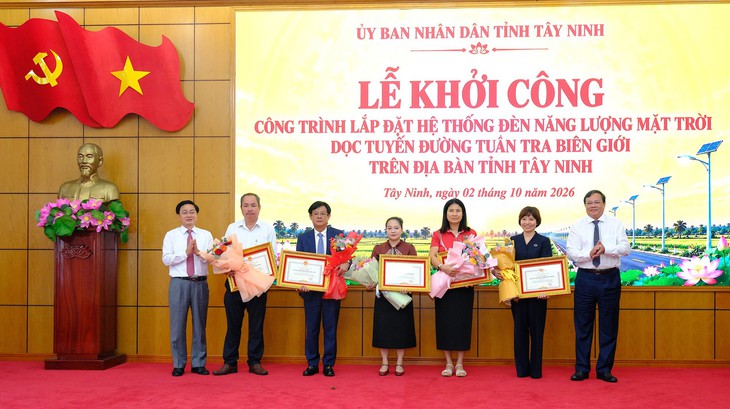 Khởi công lắp đặt đèn thắp sáng 230km đường biên giới Tây Ninh - Ảnh 3.