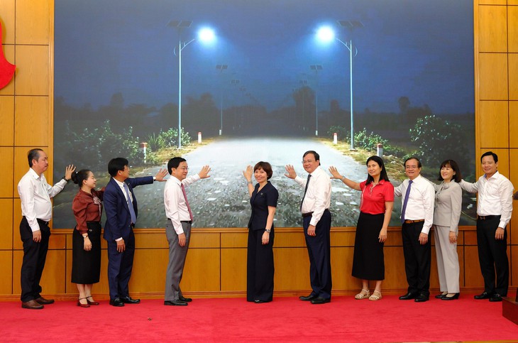 Khởi công lắp đặt đèn thắp sáng 230km đường biên giới Tây Ninh - Ảnh 1.