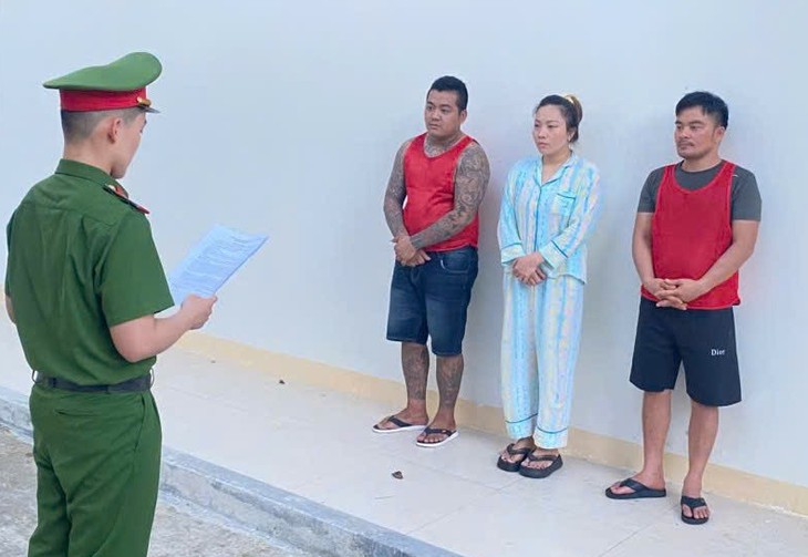 Công an Đà Nẵng giải cứu 8 bé gái bị mua bán, dụ dỗ làm tiếp viên karaoke - Ảnh 1.