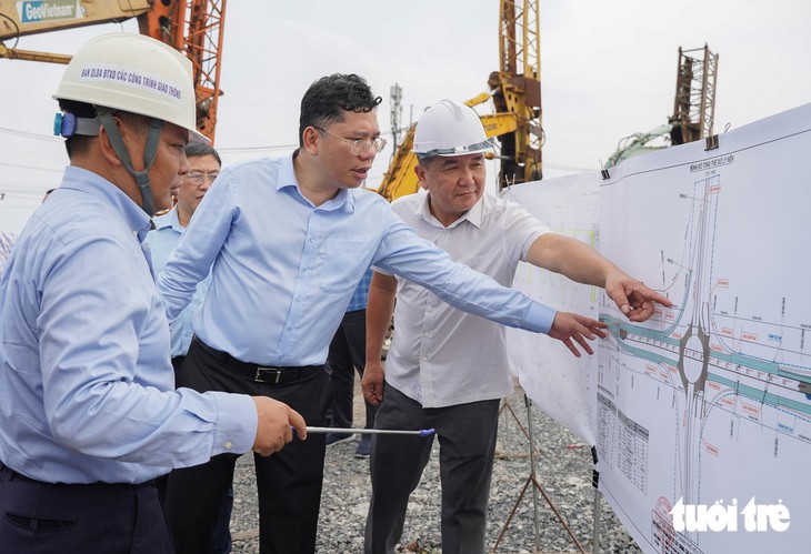 Phó chủ tịch UBND TP.HCM Hoàng Nguyên Dinh: Tăng tốc tiến độ, thông xe 17km đoạn trên cao vành đai 3 vào tháng 11-2026 - Ảnh 5.