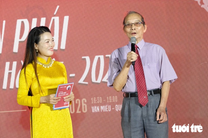 Nhà thơ Bằng Việt nhận Giải thưởng Bùi Xuân Phái - Vì tình yêu Hà Nội: - Ảnh 2.