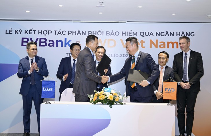 FWD Việt Nam hợp tác BVBank phân phối bảo hiểm qua ngân hàng - Ảnh 1.