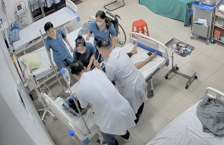 Cứu người phụ nữ sốc phản vệ vì bị ong đốt một nốt - Ảnh 1.