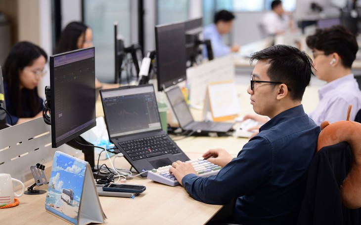 HPG về 20.000 đồng, con trai ông Trần Đình Long đăng ký mua 50 triệu cổ phiếu - Ảnh 2.