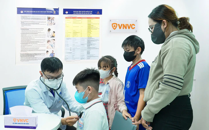 Vắc xin não mô cầu có hiệu lực trong bao lâu, khi nào cần tiêm lại? - Ảnh 3.
