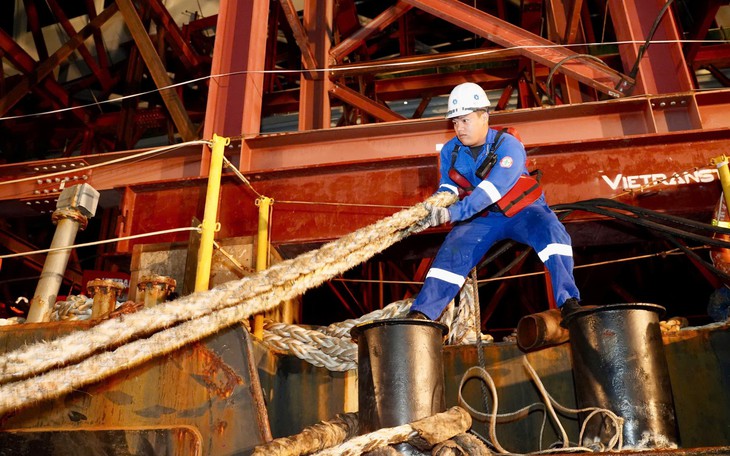 Đưa vòm thép 3.400 tấn vào vị trí hợp long cầu đi bộ ra sao? - Ảnh 1.