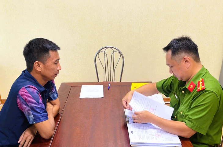 Bắt nam thanh niên cầm dao chém người sau mâu thuẫn - Ảnh 1.