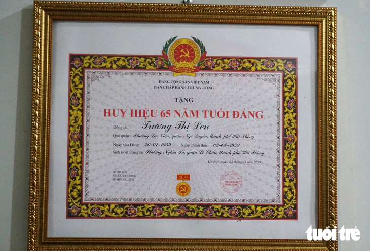 ‘Gia tài’ 7 lần gặp Bác Hồ của nữ công nhân đất Cảng - Ảnh 2.