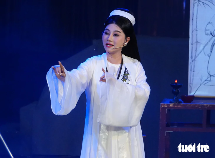 Thế hệ thứ 5 nhà Minh Tơ hạnh phúc đưa Câu thơ yên ngựa đến Pháp - Ảnh 4.