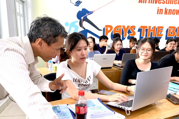 Đại học ‘săn’ giảng viên, đua tăng lương: Có mức 85 triệu đồng/tháng - Ảnh 1.