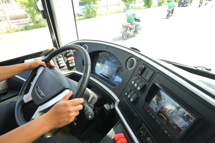 Xe buýt điện 2 tầng đầu tiên tại TP.HCM chính thức vận hành - Ảnh 3.