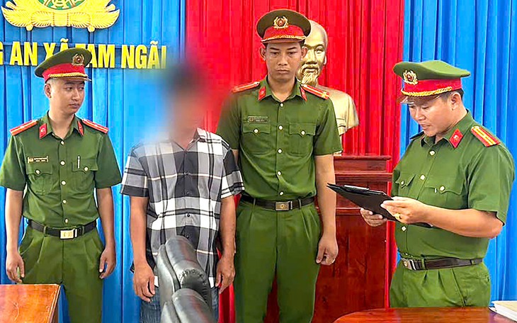 Bắt thanh niên cầm dao chém người sau mâu thuẫn - Ảnh 3.