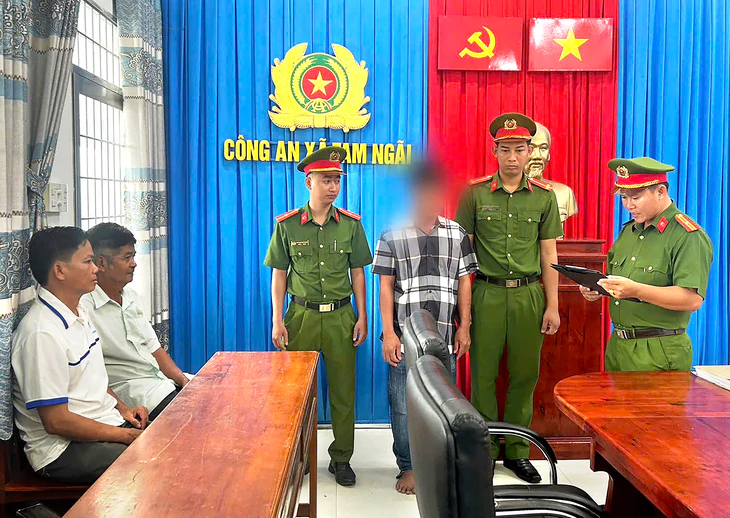 Bắt người đàn ông chém người bán lòng heo vì không cho nợ tiền - Ảnh 2.
