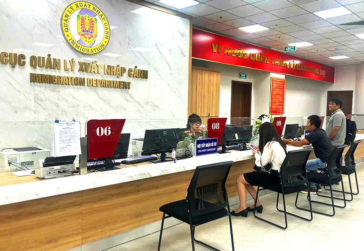 Vì sao đã nộp hồ sơ cấp hộ chiếu online nhưng chưa nhận thông báo nộp lệ phí? - Ảnh 2.