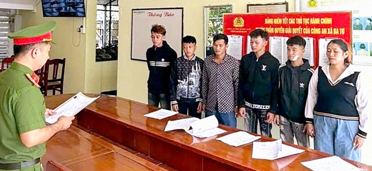Cùng mang dao 'giải quyết mâu thuẫn', người chém lẫn người bị chém bị khởi tố - Ảnh 2.