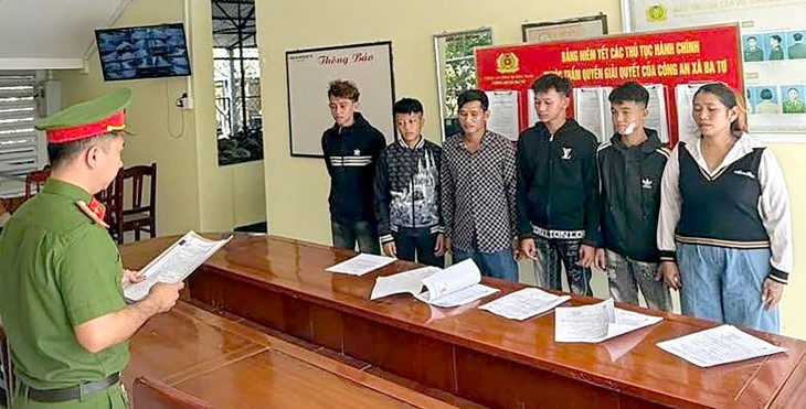 Cùng mang dao 'giải quyết mâu thuẫn', người chém lẫn người bị chém bị khởi tố - Ảnh 2.