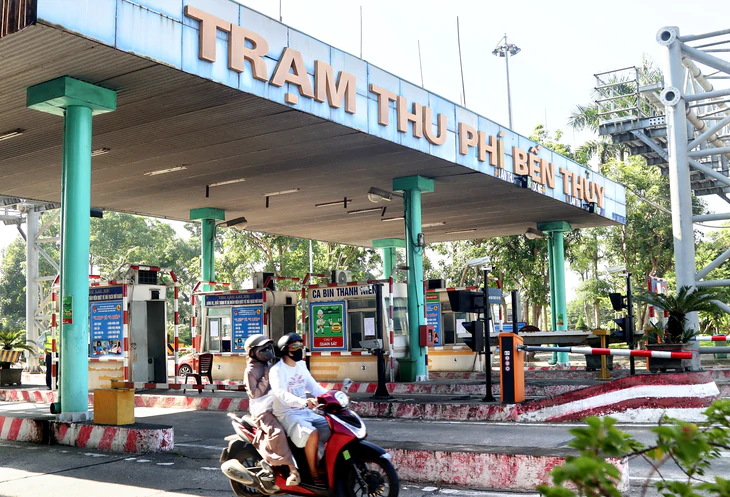 Ngày đầu dừng thu phí 2 trạm BOT Bến Thủy, xe qua lại thông thoáng - Ảnh 2.