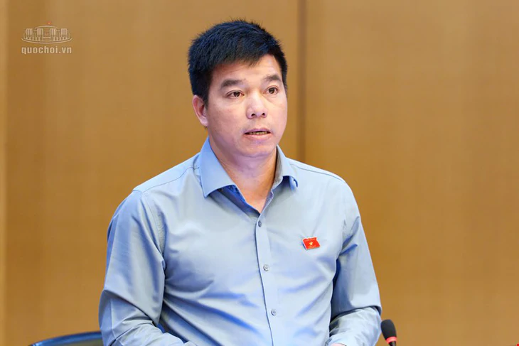 Từ vụ bị đánh vì nhắc khách không hút thuốc, đại biểu đề nghị luật bảo vệ người lên tiếng - Ảnh 1.