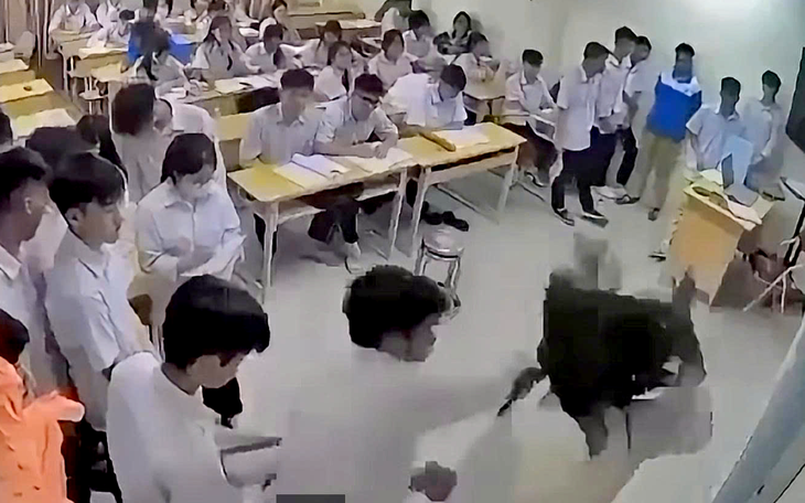 Sở GD-ĐT Hà Nội thông tin vụ học sinh đấm cô giáo trên bục giảng - Ảnh 2.