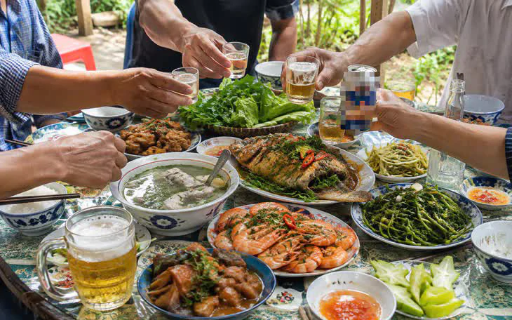 Đám tiệc quanh năm, gánh nặng không nhỏ với nhiều gia đình ở quê - Ảnh 2.