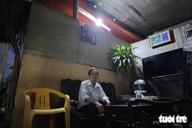 Nhếch nhác những dãy nhà chờ sập bên Quốc Tử Giám triều Nguyễn - Ảnh 1.