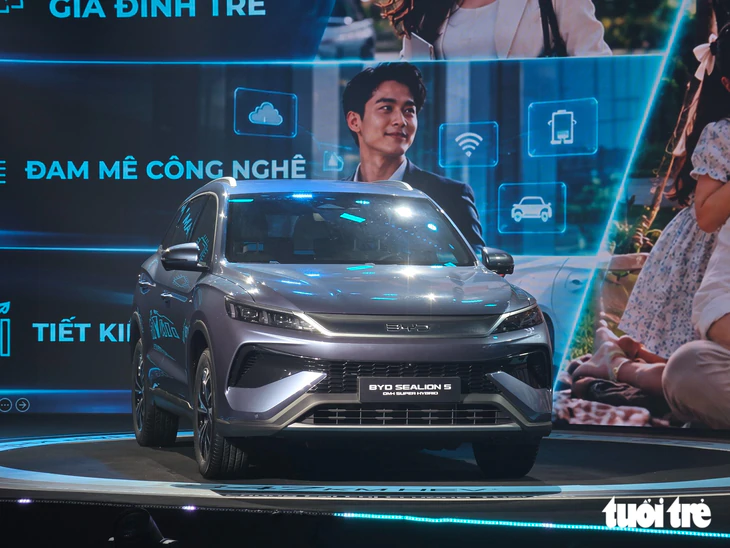 BYD Sealion 5 chốt giá từ 739 triệu, thực tế giảm thêm 80 triệu, SUV C chỉ ngang giá xe nhóm dưới - Ảnh 1.