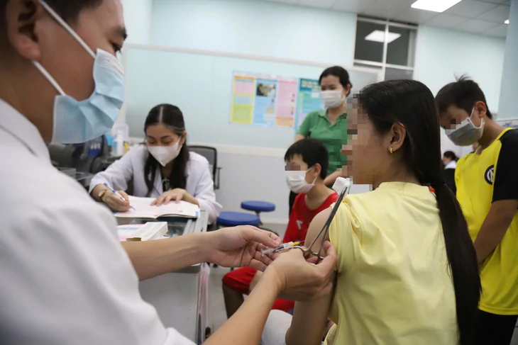 TP.HCM ghi nhận thêm ca mắc não mô cầu ở trẻ 12 tuổi - Ảnh 2.