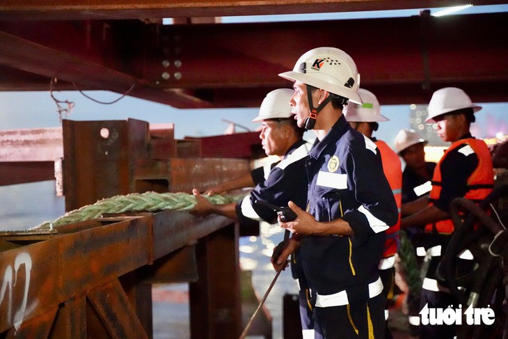 Pháo hoa rực sáng trên cầu đi bộ qua sông Sài Gòn, dự kiến hoàn thiện trước Tết Nguyên đán 2027 - Ảnh 6.
