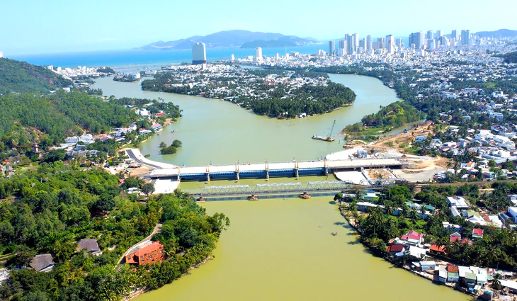 Dân số đông, phương án thoát nước, chống ngập ở Khánh Hòa - Ảnh 2.