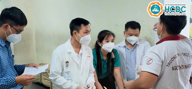 HCDC công bố ca não mô cầu thứ 5, gần trăm người tiếp xúc gần phải uống kháng sinh dự phòng - Ảnh 2.