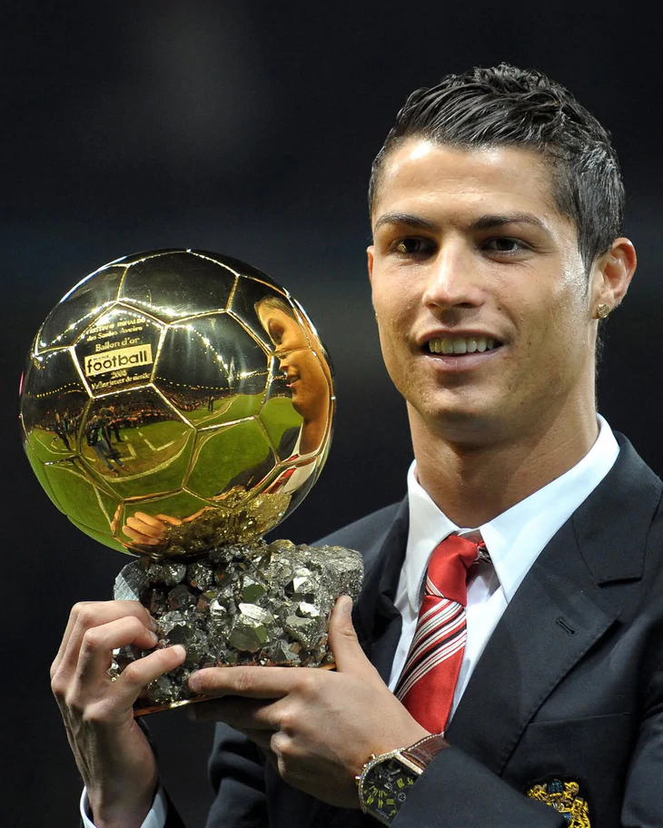 Ronaldo vượt Messi để trở thành Quả bóng vàng xuất sắc nhất mọi thời đại? - Ảnh 2.