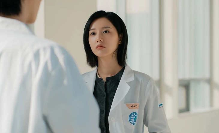 Doctor X dẫn đầu Netflix toàn cầu bất chấp tranh cãi sai lệch y khoa - Ảnh 1.