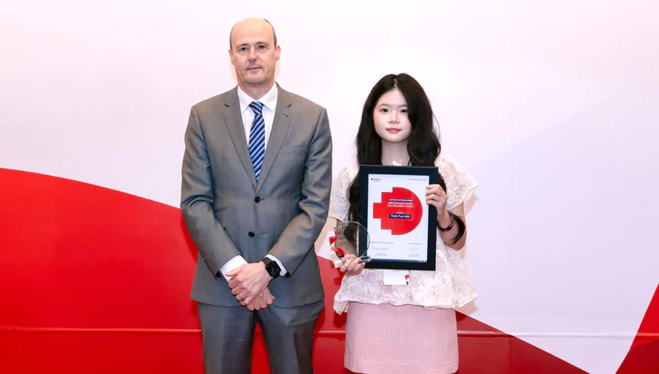 Giúp học sinh khó khăn có bữa trưa, nữ sinh giành học bổng toàn phần - Ảnh 1.